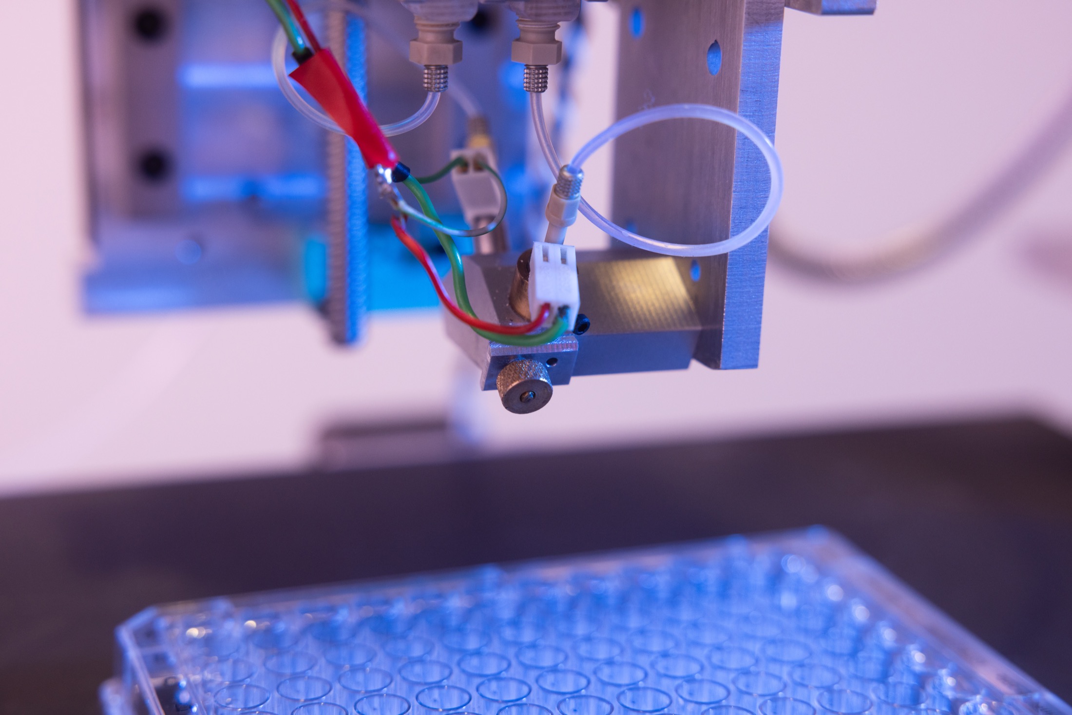 JetBio printhead positioned above a multiwell plate